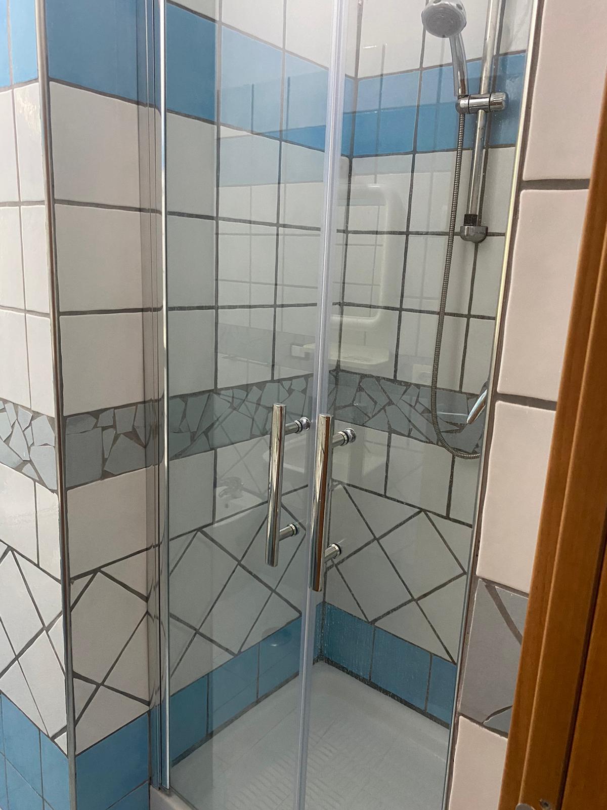 Bilocali con patio - box doccia